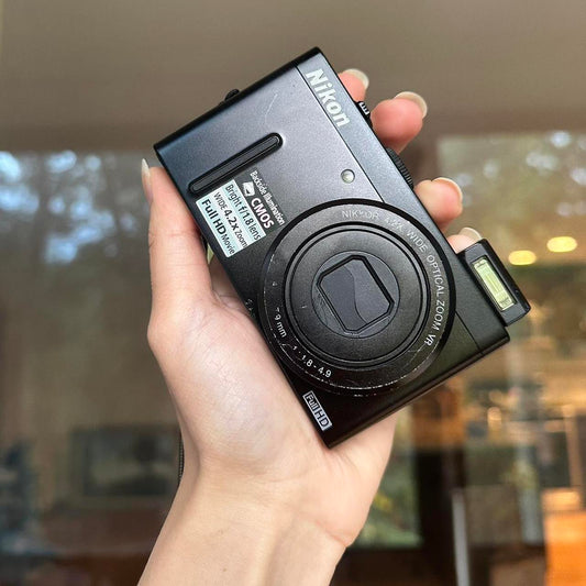 Nikon Coolpix p300 Digital Camera in Black